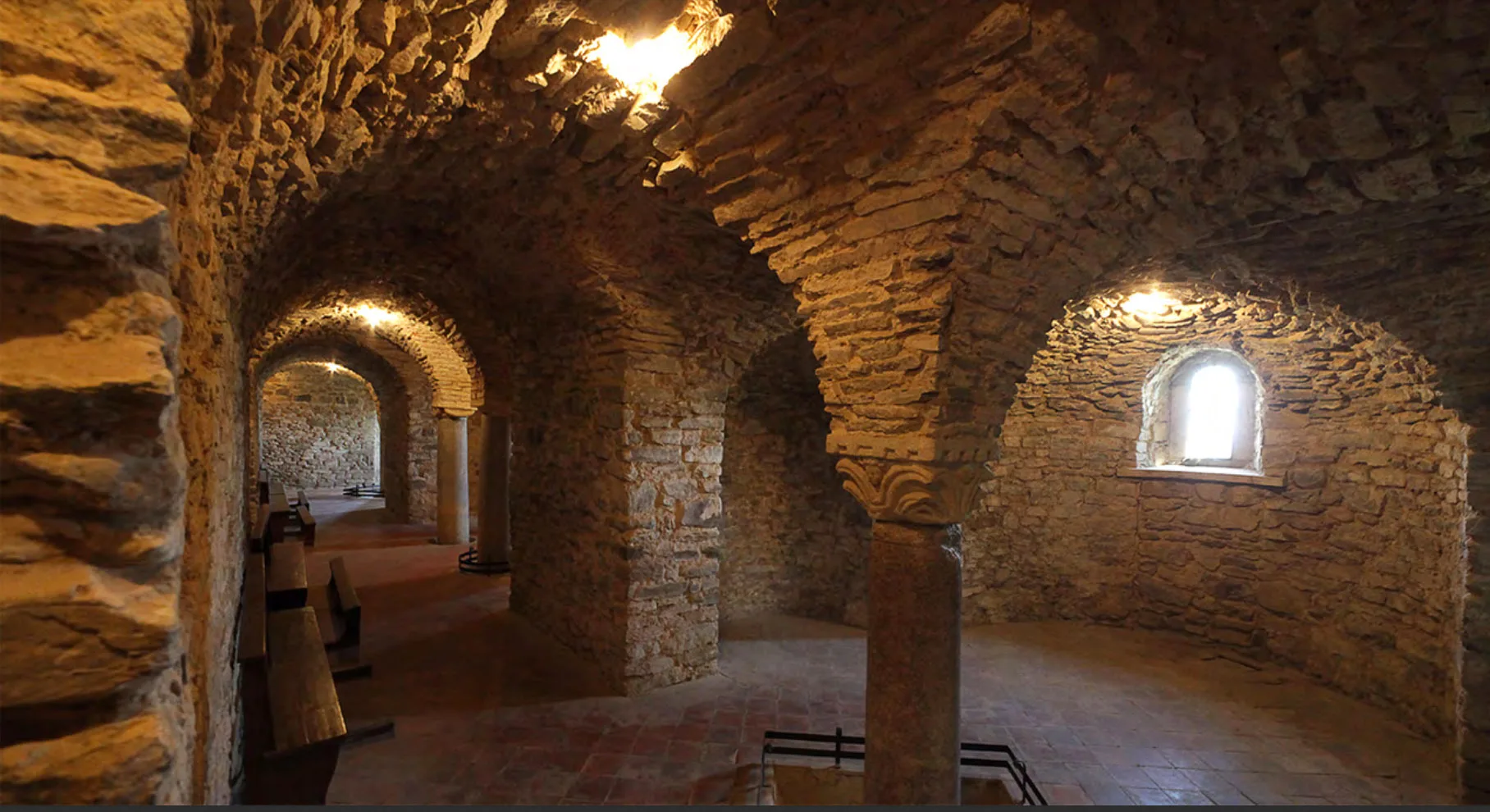 Ambiente sotterraneo con volte in pietra